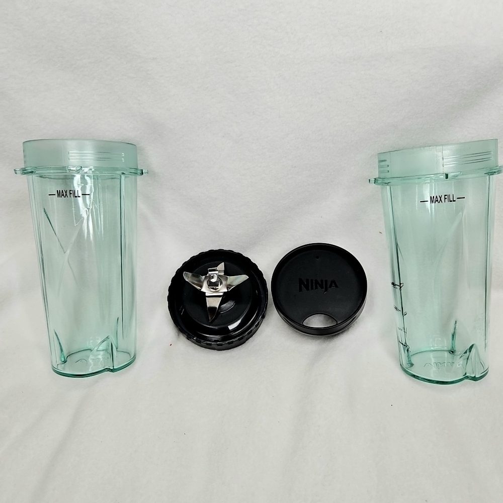 Set of 2 Nutri Ninja Blender 16 oz Cups 6 Fin Blade Assembly Green Travel Lid In